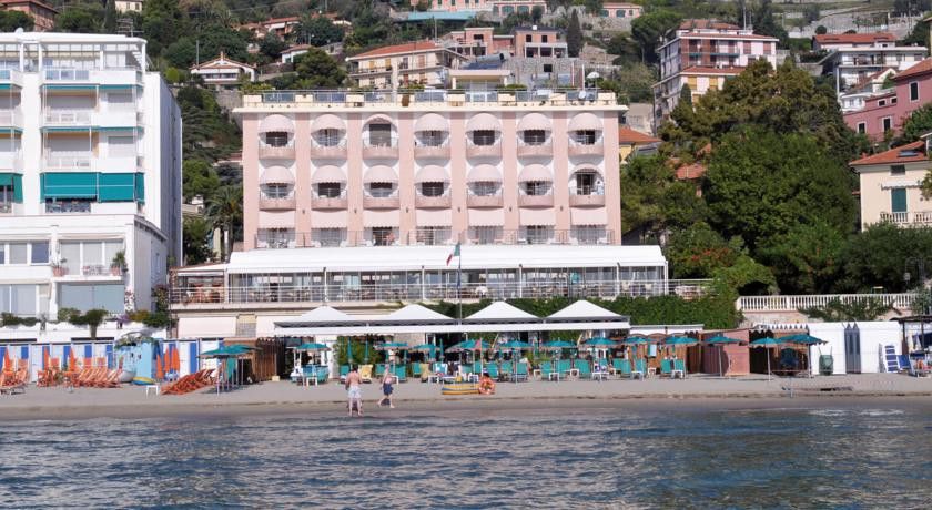 Hotel Regina Alassio Bagian luar foto