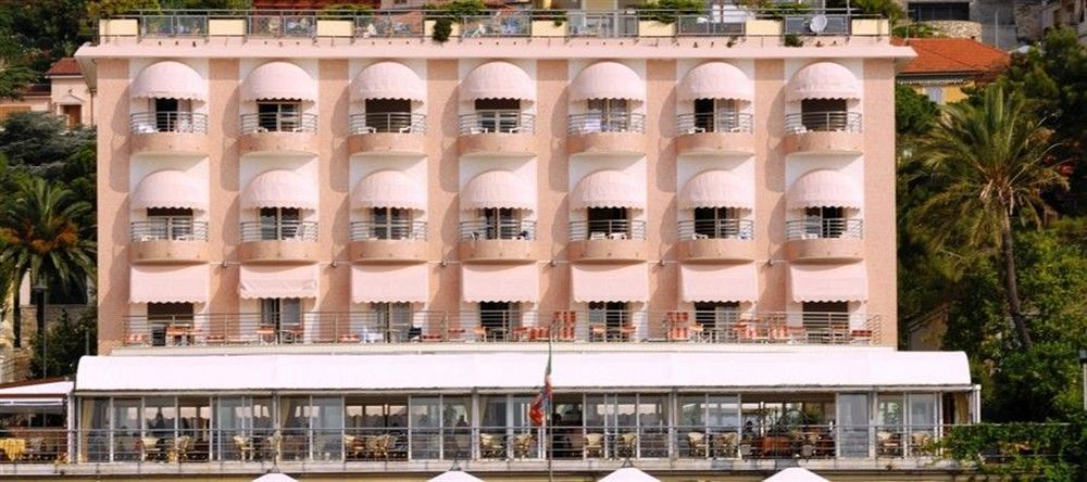 Hotel Regina Alassio Bagian luar foto