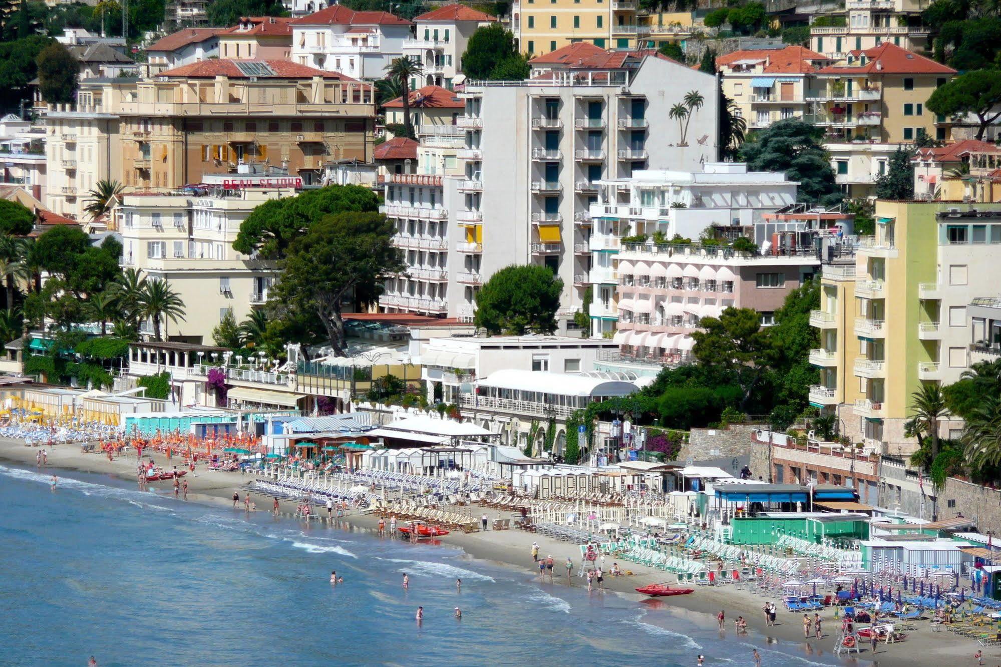 Hotel Regina Alassio Bagian luar foto